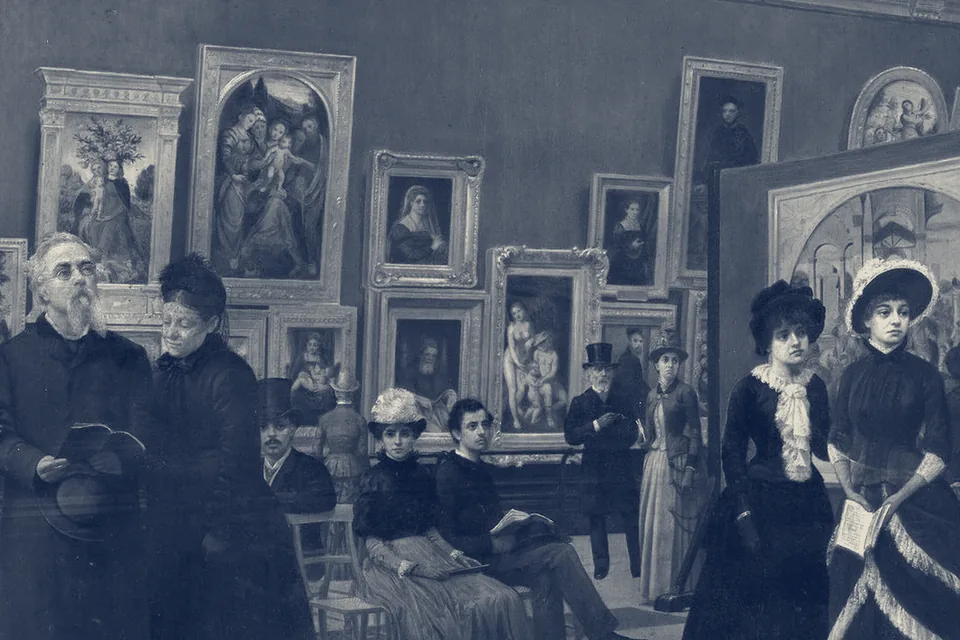 Visitantes ante una pared de cuadros enmarcados en la National Gallery de Londres; detalle de un óleo de Giuseppe Gabrielli de 1886, tratado en duotono azul marino